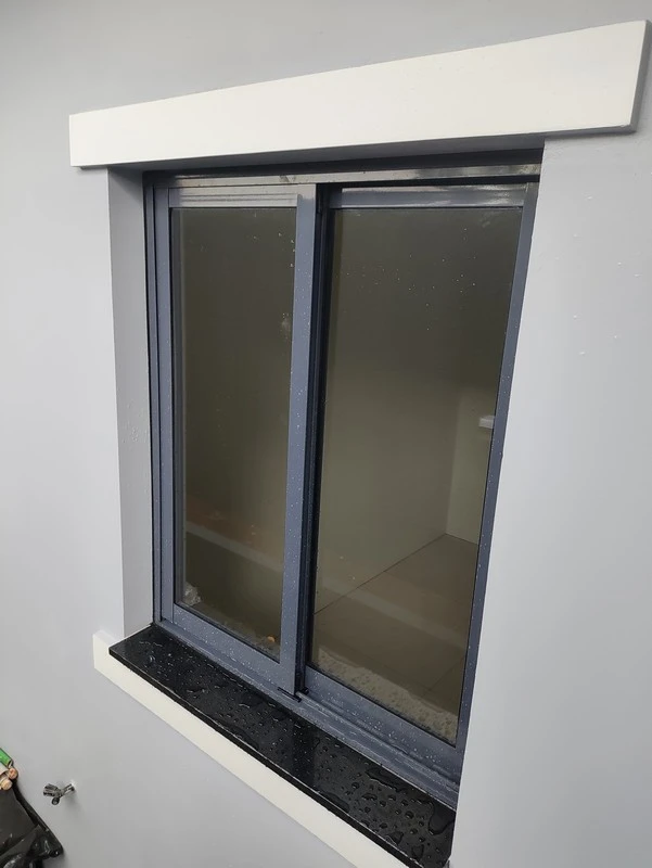 Janela com esquadria de aluminio no Paraná
