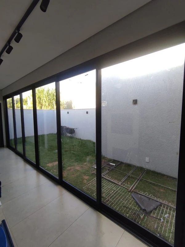 Imagem ilustrativa de Porta esquadria de aluminio